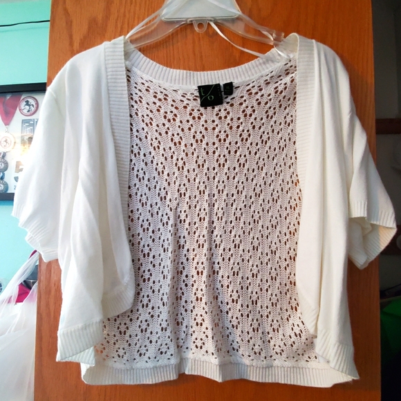 White - Picture 1 of 2